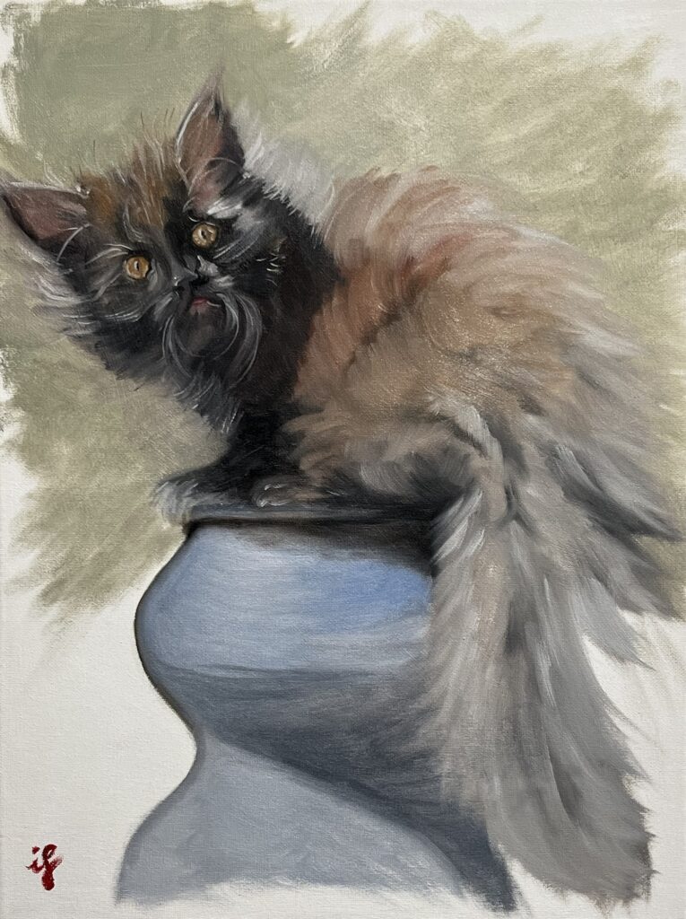 Pintura d'un gat fosc i pelut repenjat en un objecte gris, obra d'Ifgasa